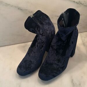 Blue velvet Steve Madden booties